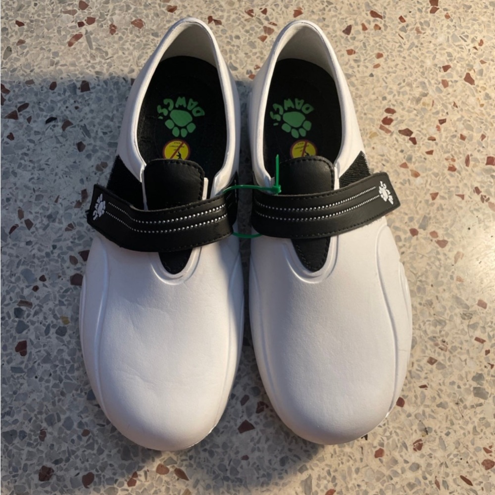 Unisex Dawgs White Black Rubber Ultralite Golf Shoe with Slip On Spikes